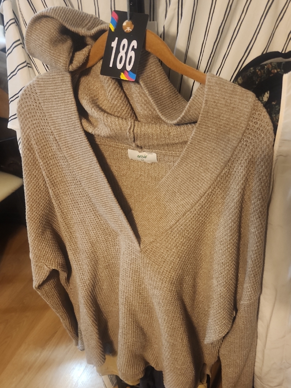 186 . AERIE w/hood small 29"ptp